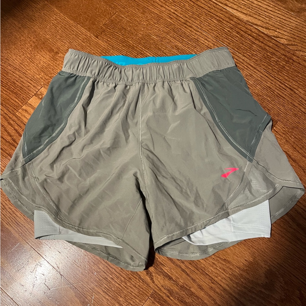 Brooks women’s running shorts- 2 in 1.
